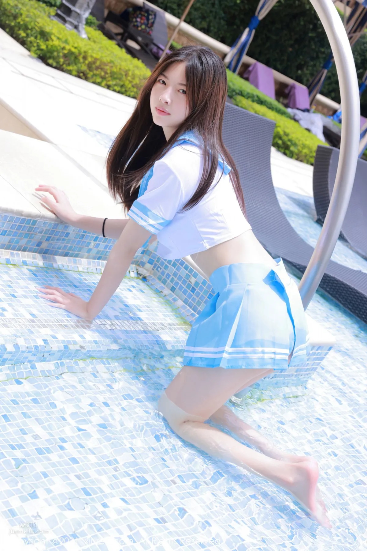 養眼妹子明日花桃桃 水手服室外泳池系列 9