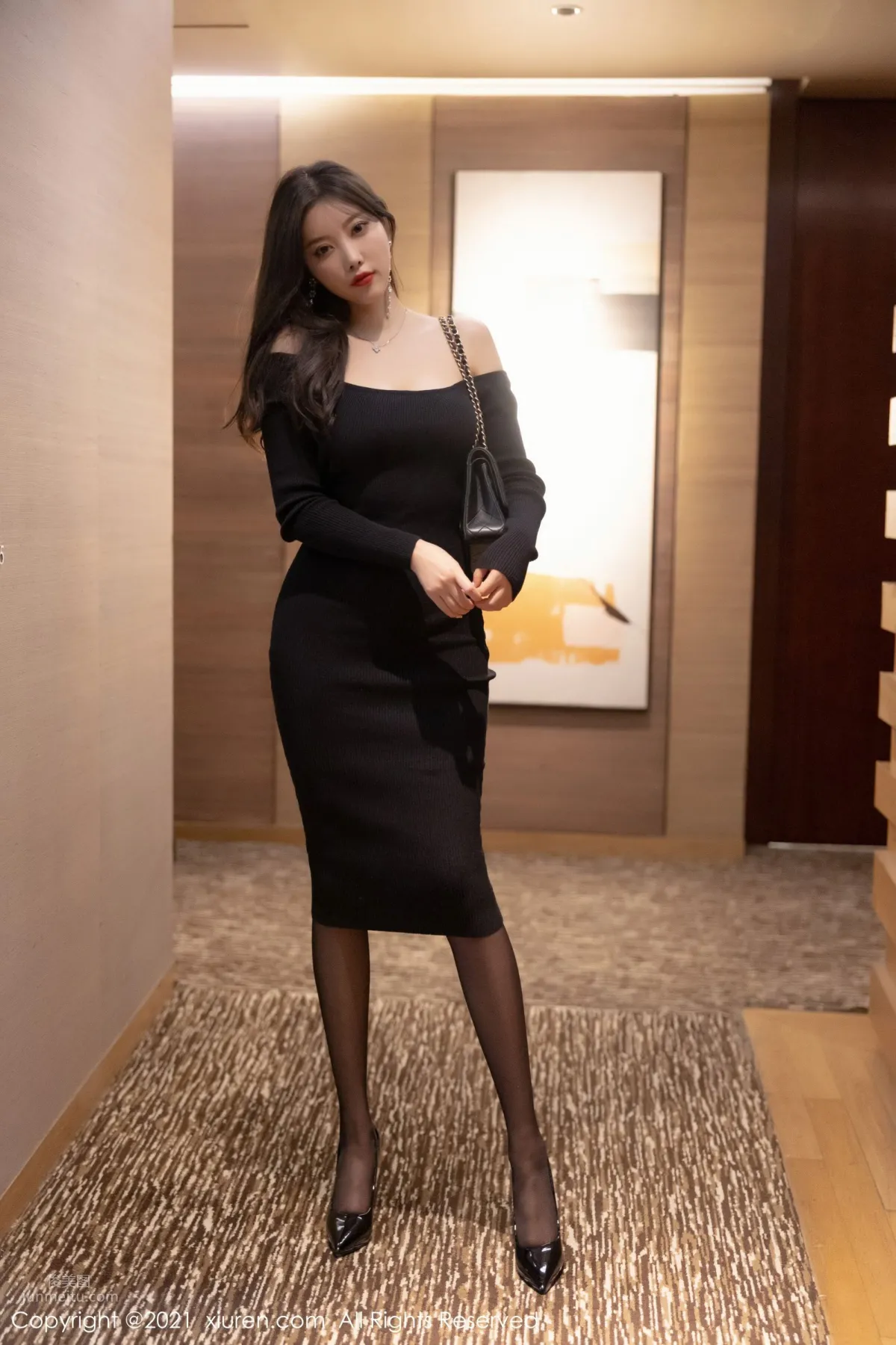 楊晨晨的黑色服飾 婀娜動人透着光 1