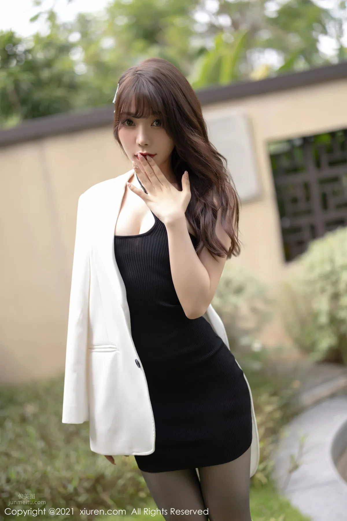 全民女神芝芝Booty 典雅多姿的吊裙 6