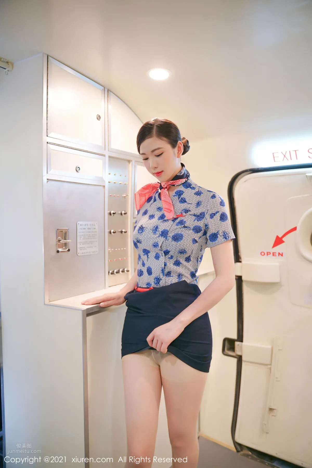 長腿空姐李雅柔 高挑迷人身姿盡顯 3