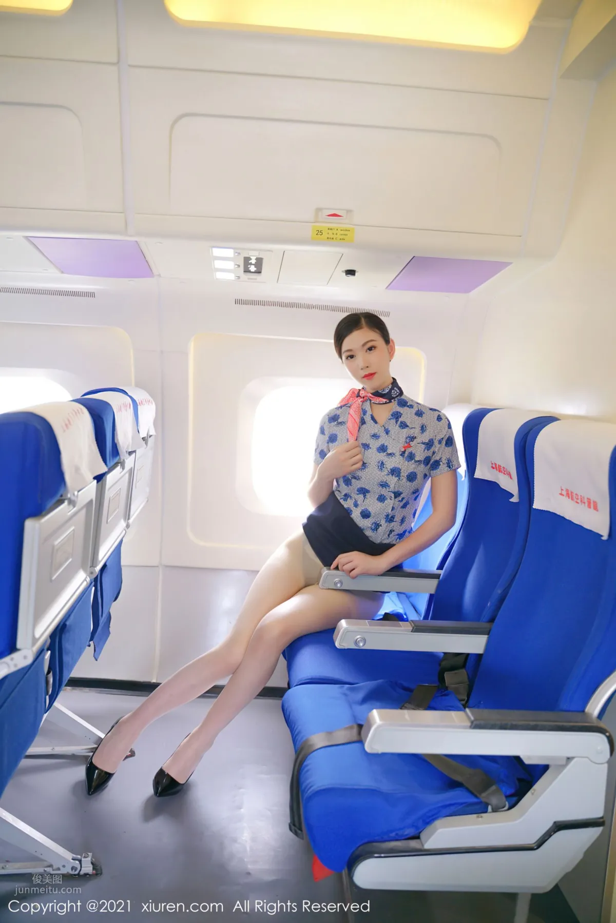 長腿空姐李雅柔 高挑迷人身姿盡顯 16