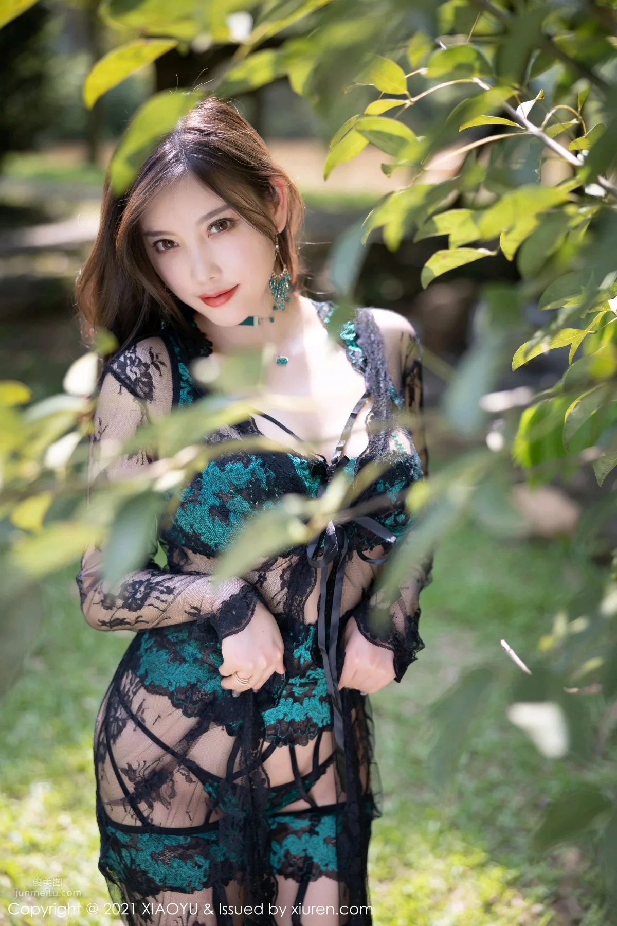 杨晨晨广西旅拍 宛如动人的孔雀_12