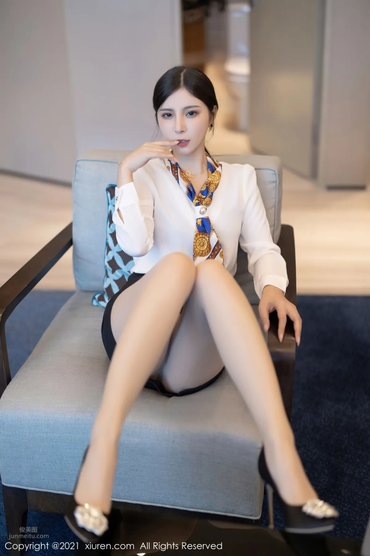 小蠻妖深圳旅拍 優雅華麗的制服 18