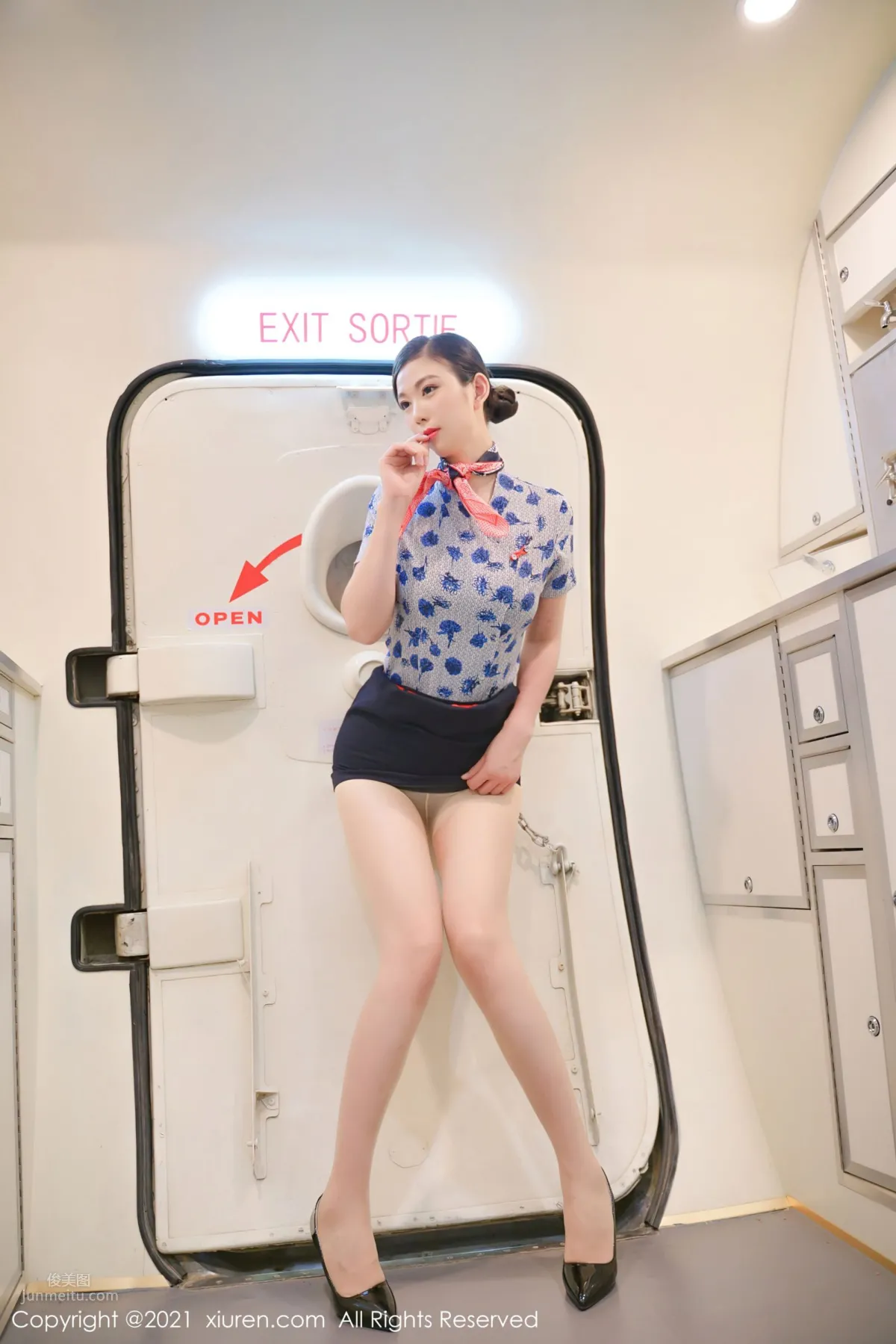 長腿空姐李雅柔 高挑迷人身姿盡顯 6