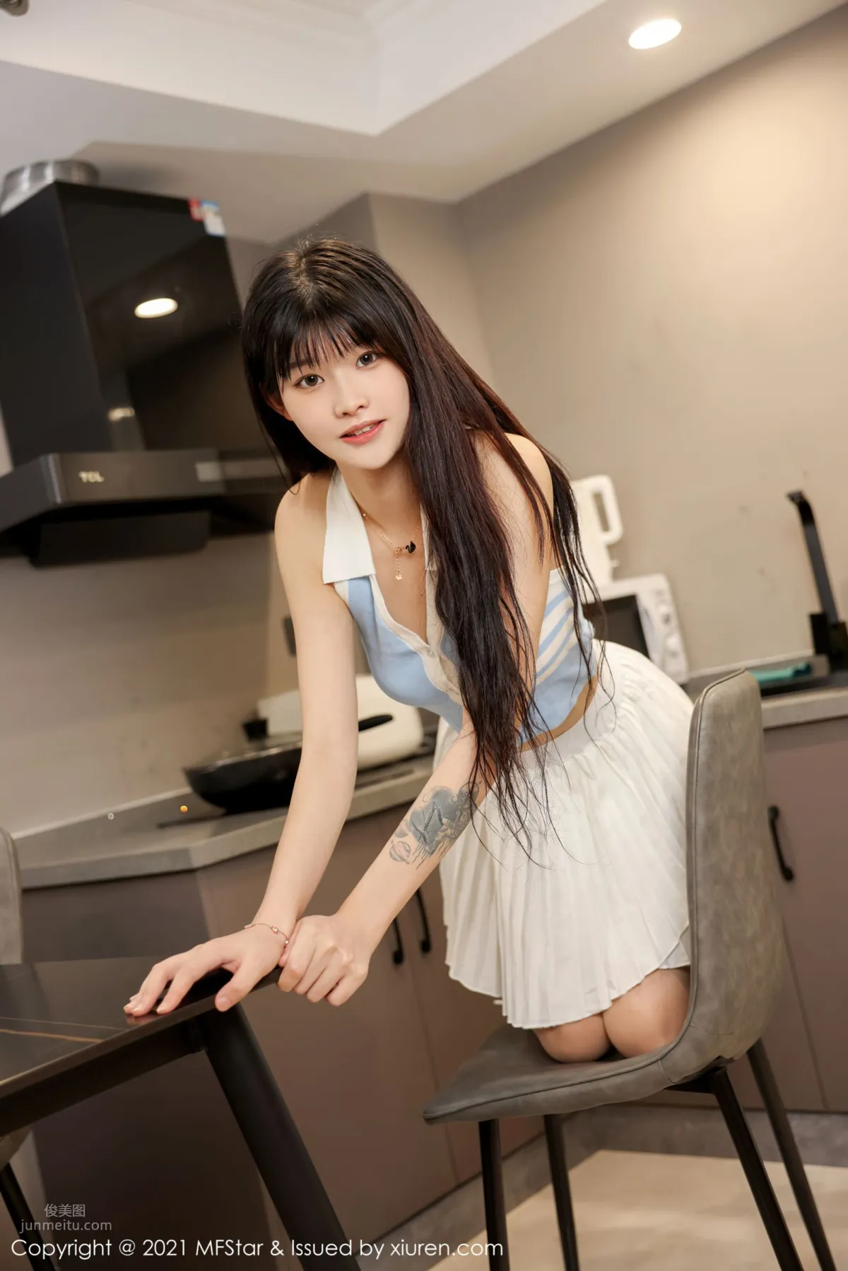 新人模特77qiqi 長相清純甜美 18