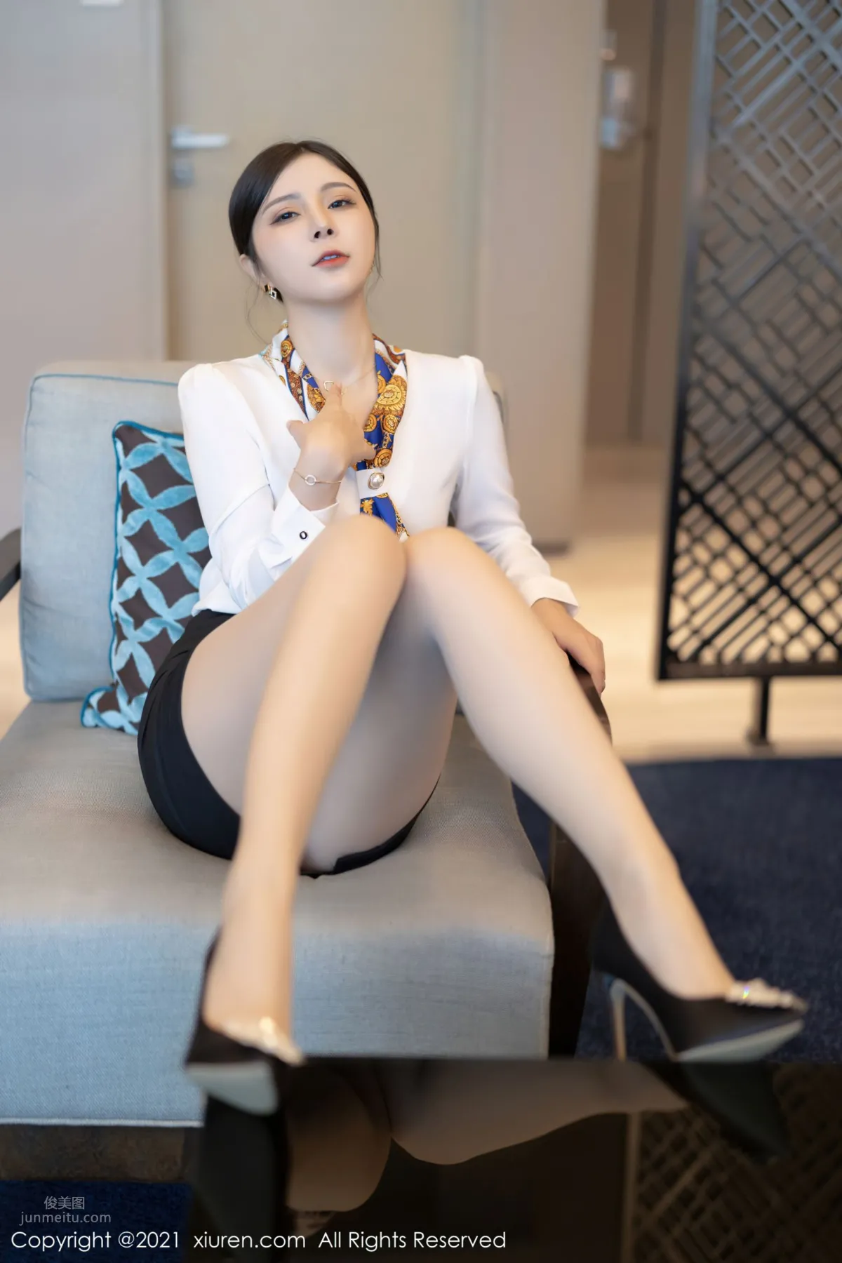 小蠻妖深圳旅拍 優雅華麗的制服 19