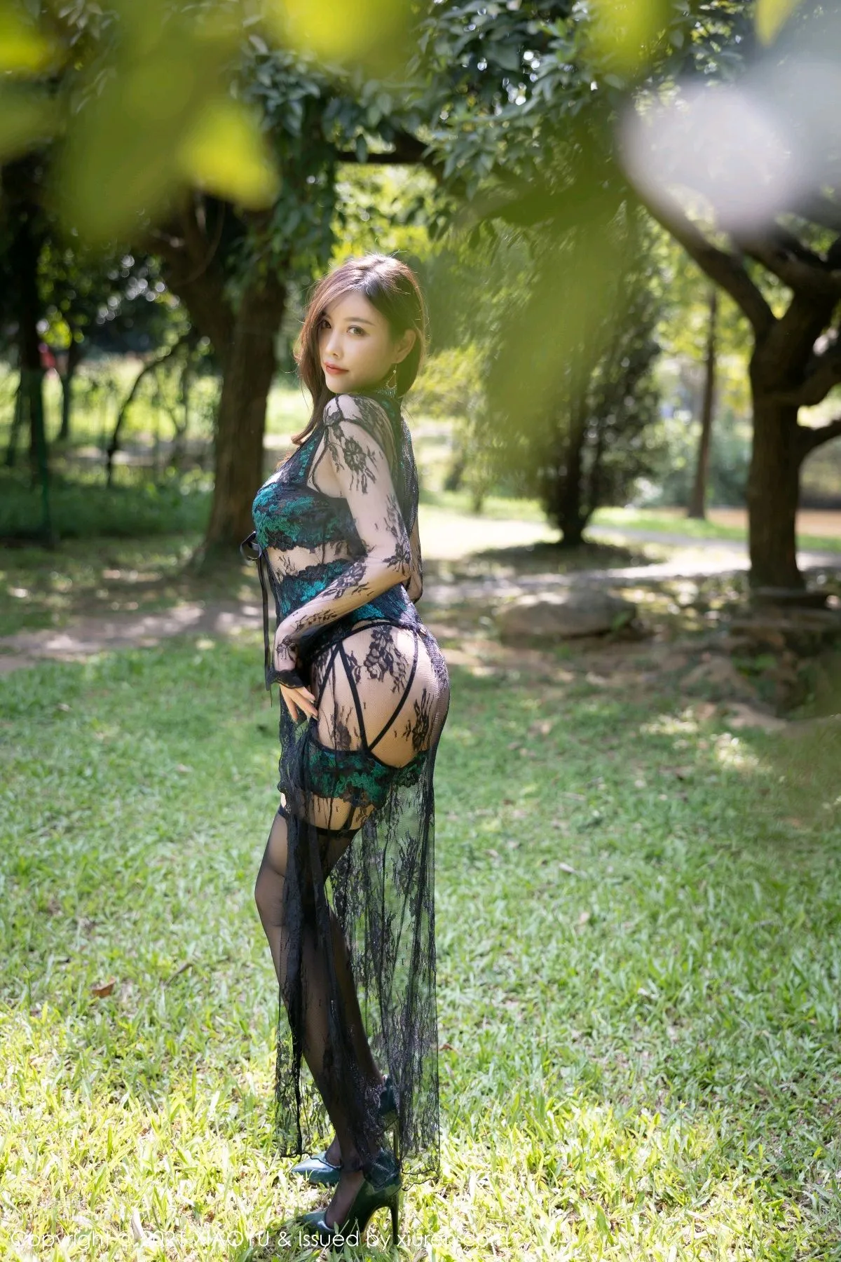 杨晨晨广西旅拍 宛如动人的孔雀_4