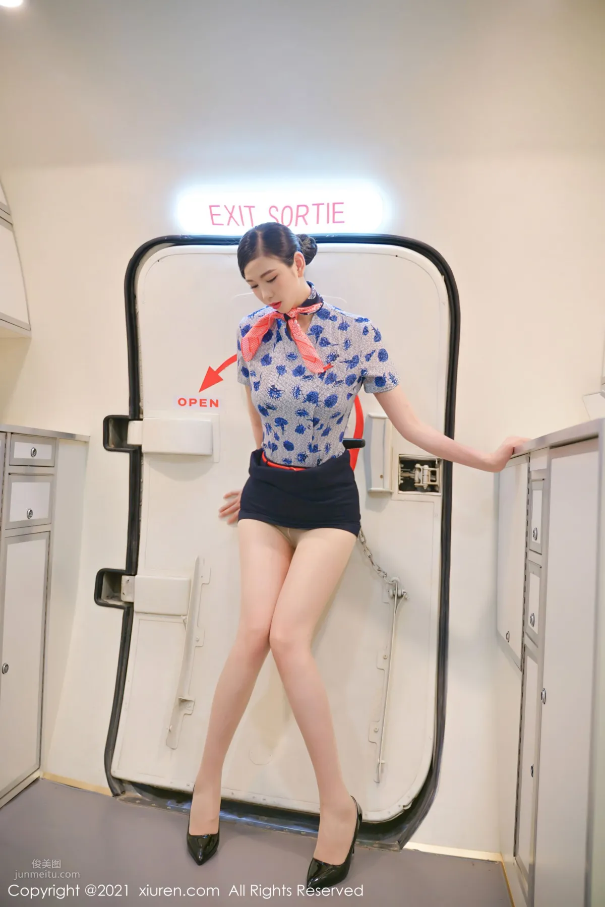 長腿空姐李雅柔 高挑迷人身姿盡顯 4