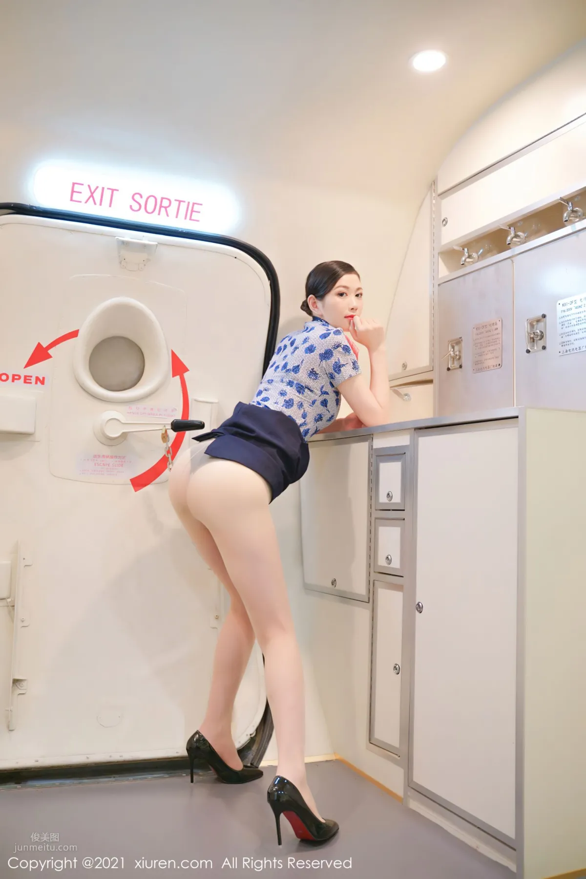 長腿空姐李雅柔 高挑迷人身姿盡顯 10
