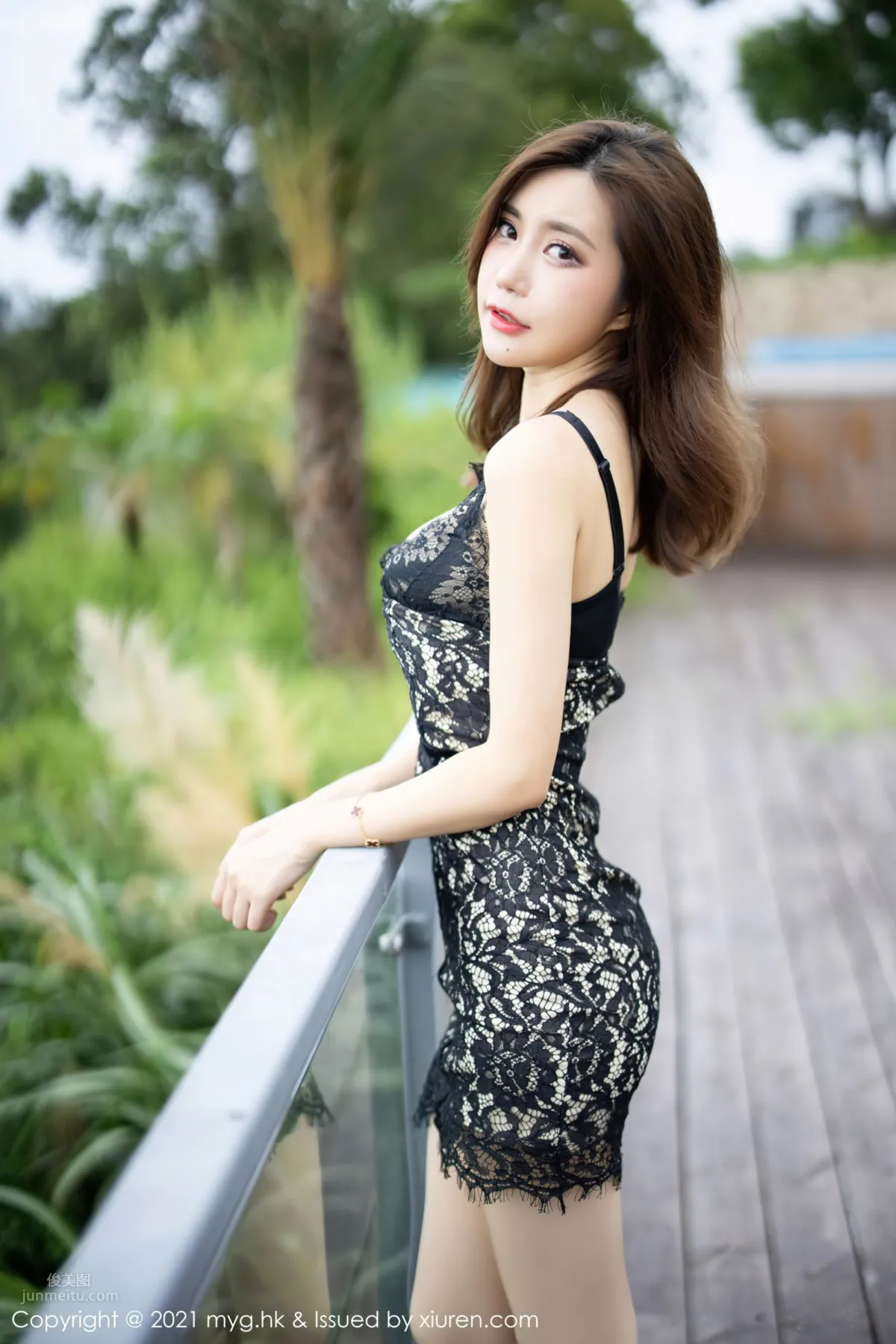 宅男女神绮裡嘉 華麗多姿的吊裙 5