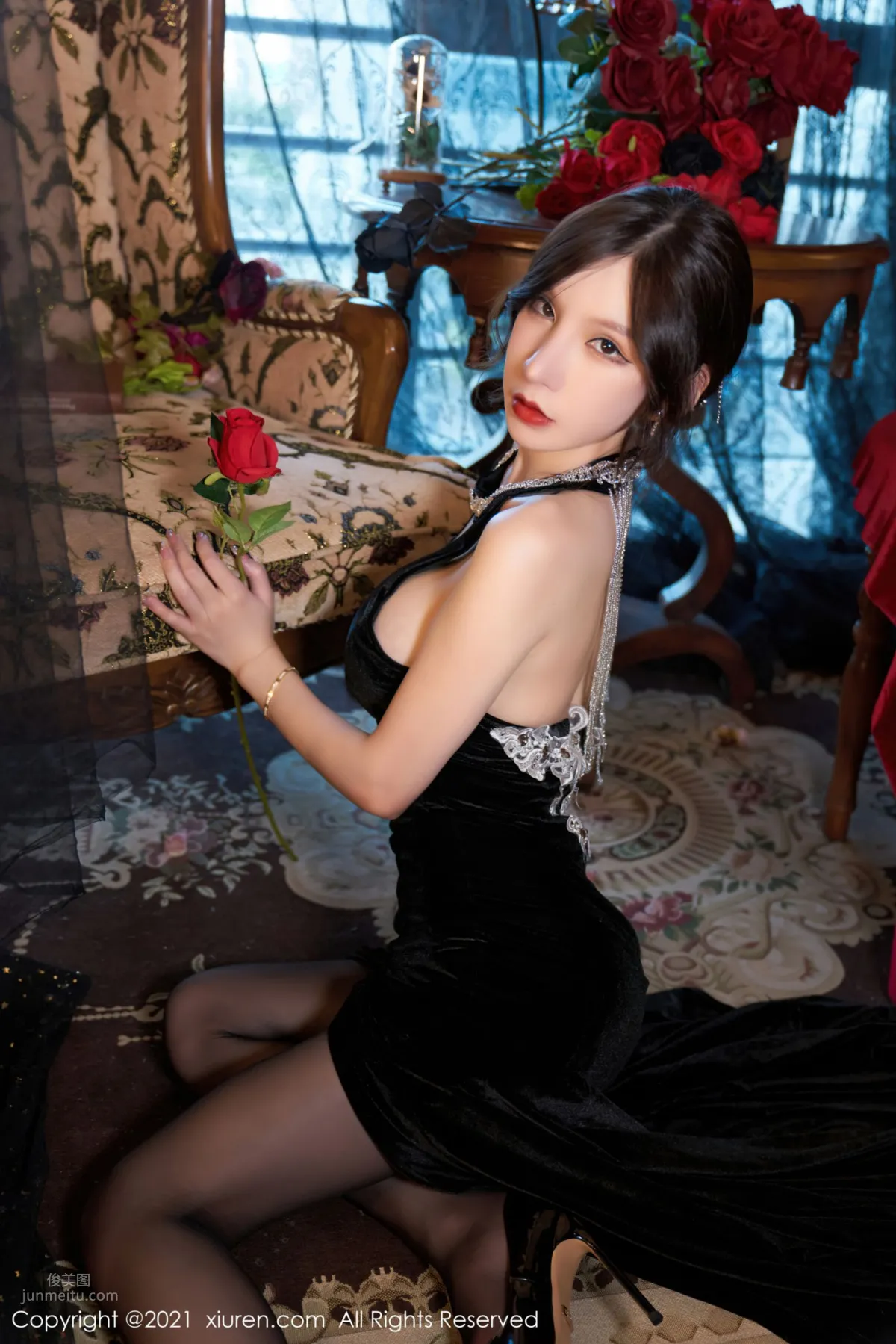 周于希大理旅拍 華麗典雅黑絲吊裙 20