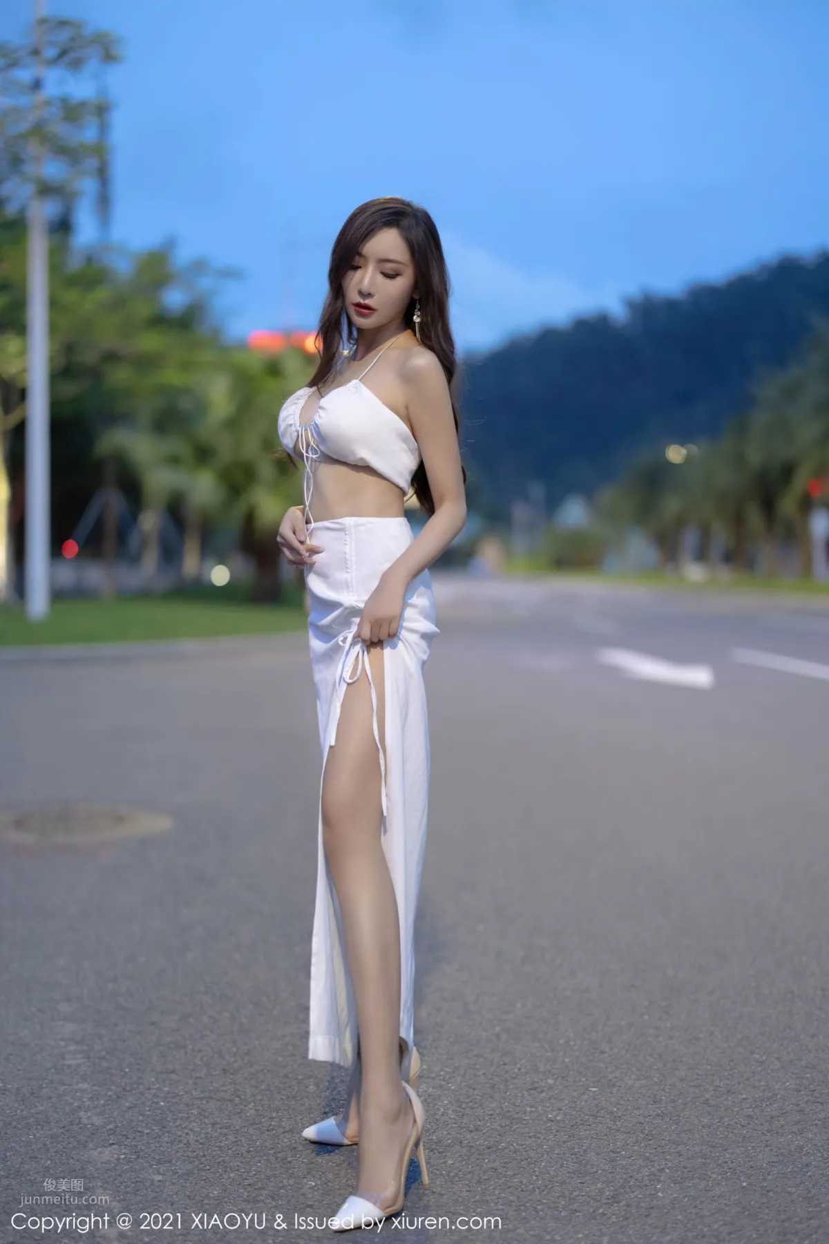 你的女神王馨瑶 外拍时尚多姿_4