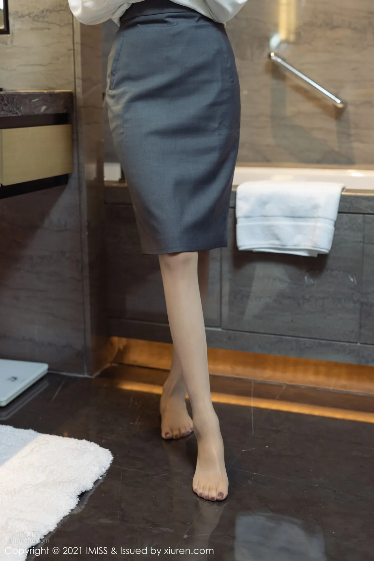 氣質美女藝軒 潔白動人的襯衫 27