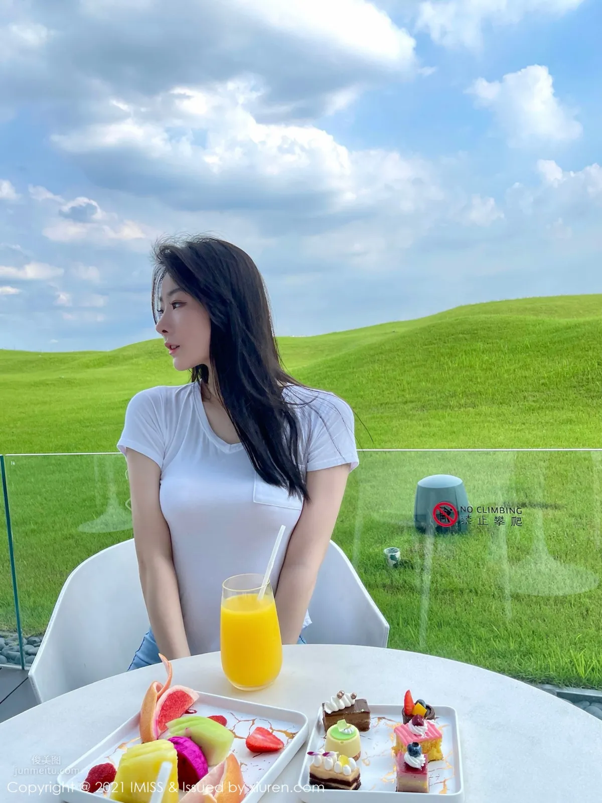 新人模特逗逗DouDou 长相清秀苗条多姿_11