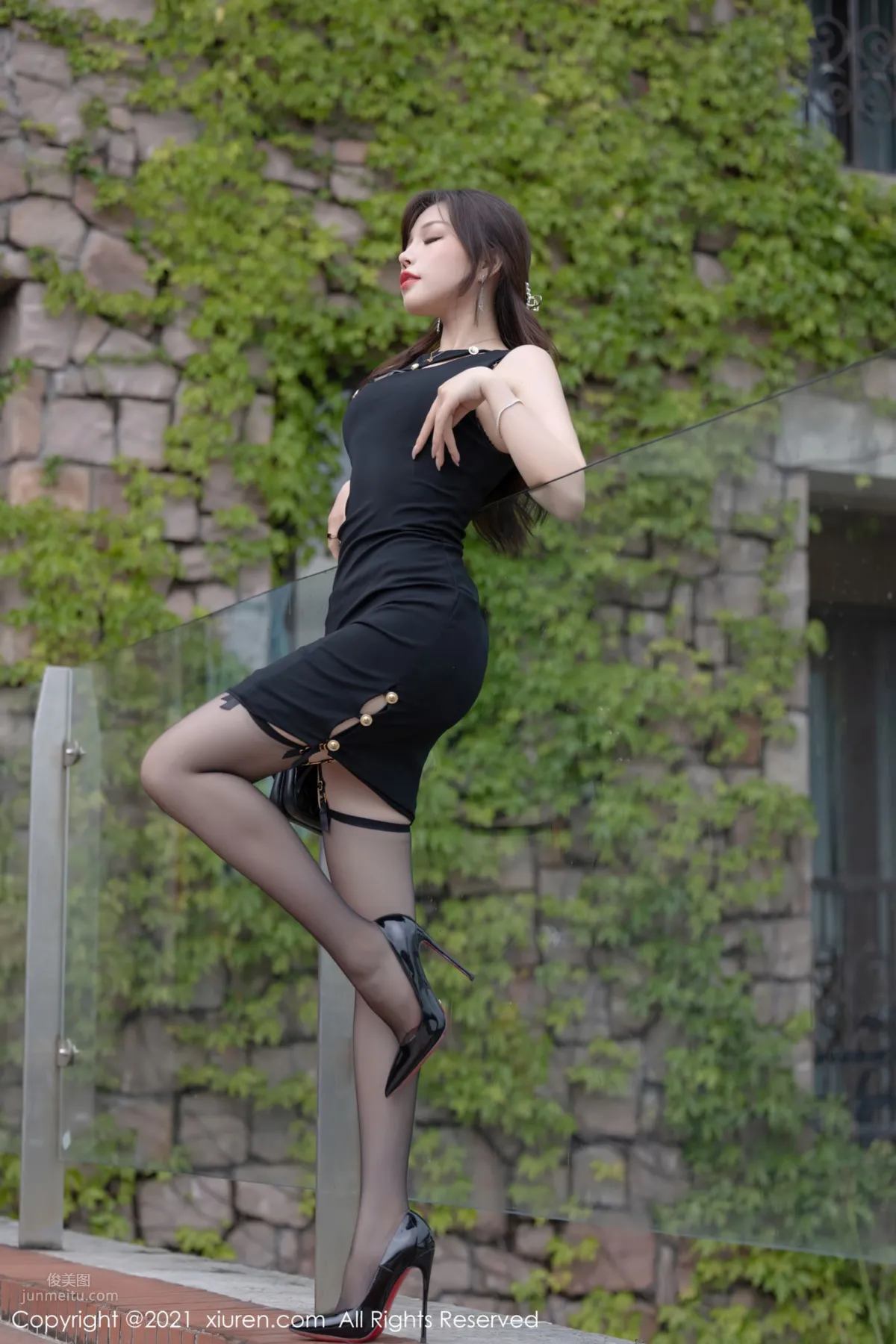 高冷女神芝芝Booty  魅惑黑色镂空系列_6