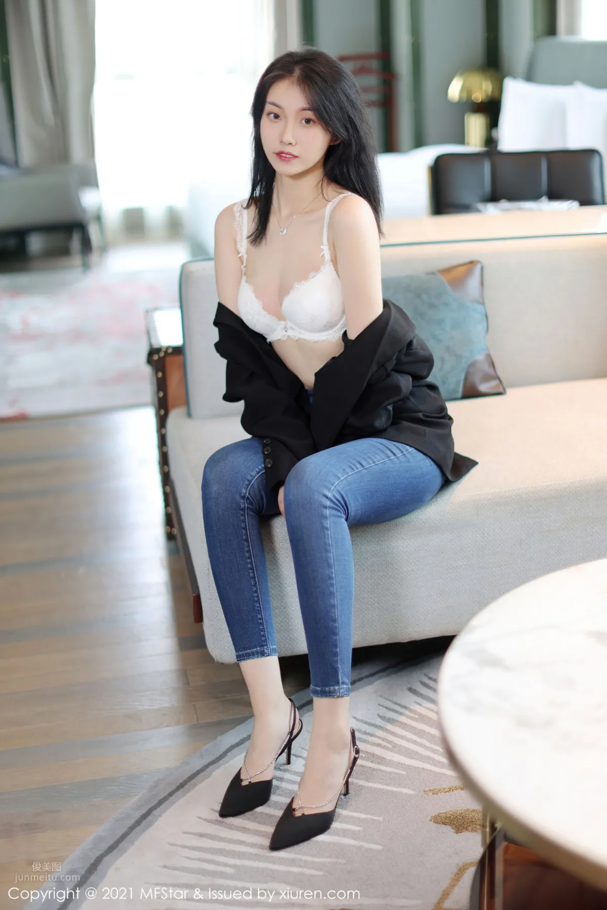 新人模特一顆甜蛋黃 幹練大氣西裝牛仔褲 30