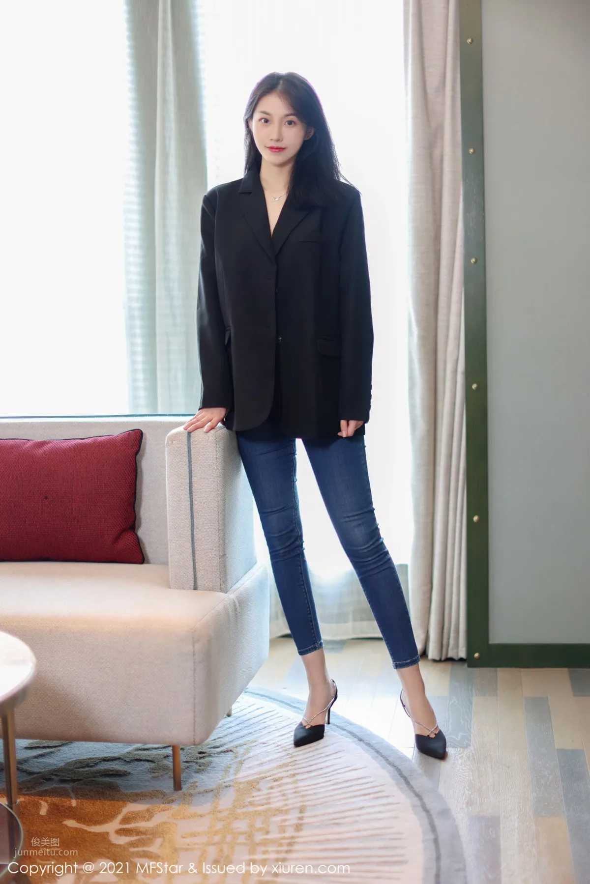 新人模特一顆甜蛋黃 幹練大氣西裝牛仔褲 1