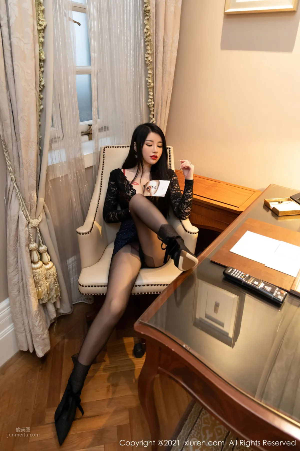 豐腴女神美七Mia 黑色镂空淋漓呈現 17