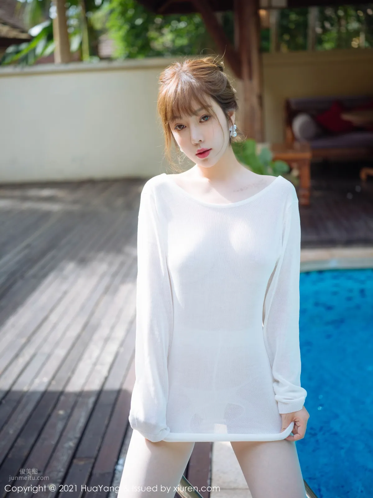 成熟女神王雨純 潔白輕盈的毛衣 24