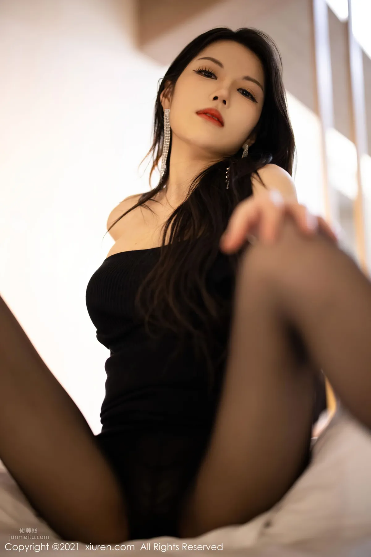 新人模特媛媛醬 性感典雅的禮裙 39