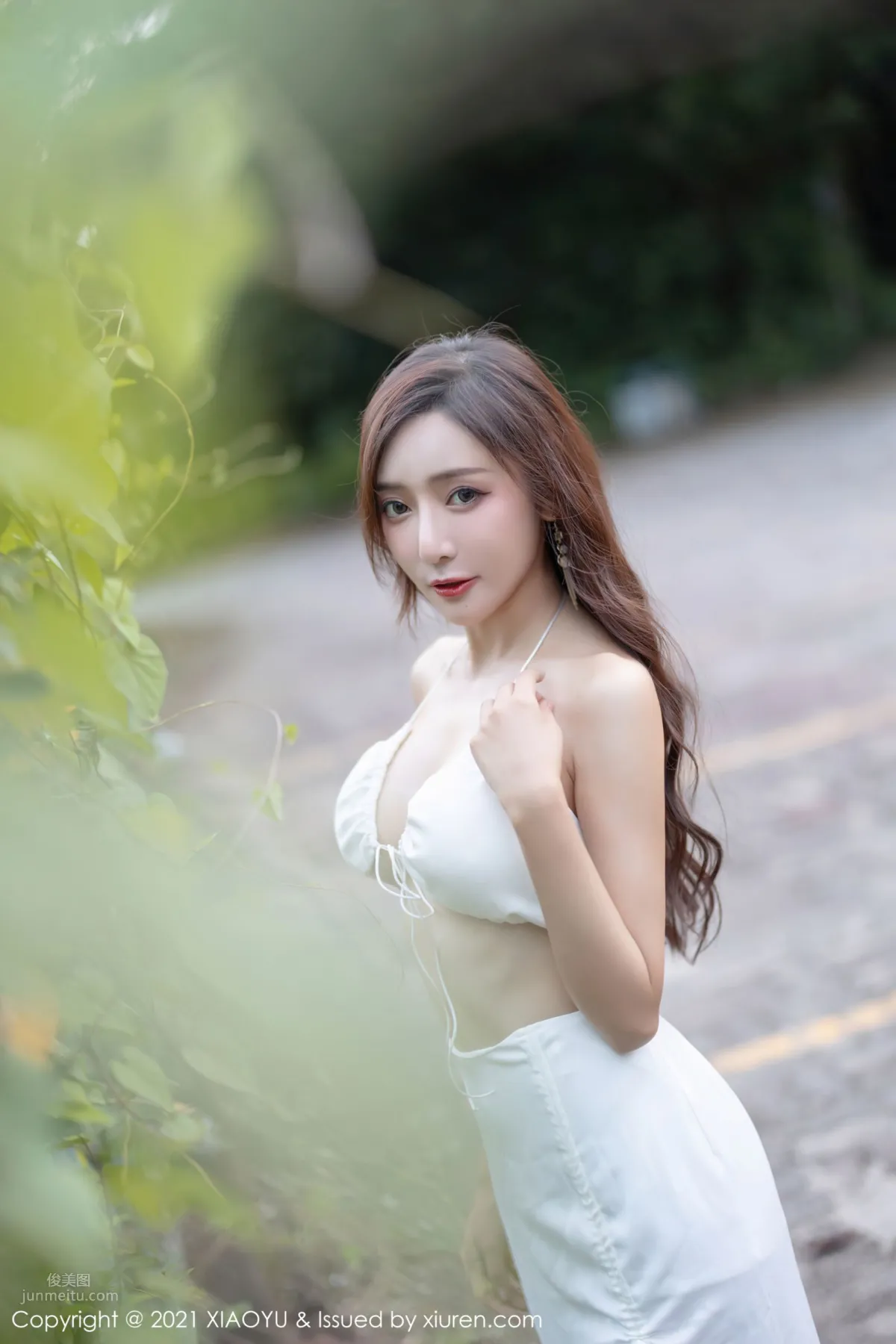 你的女神王馨瑶 外拍时尚多姿_2