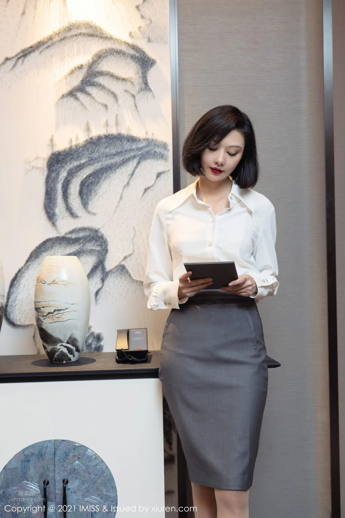 氣質美女藝軒 潔白動人的襯衫 10