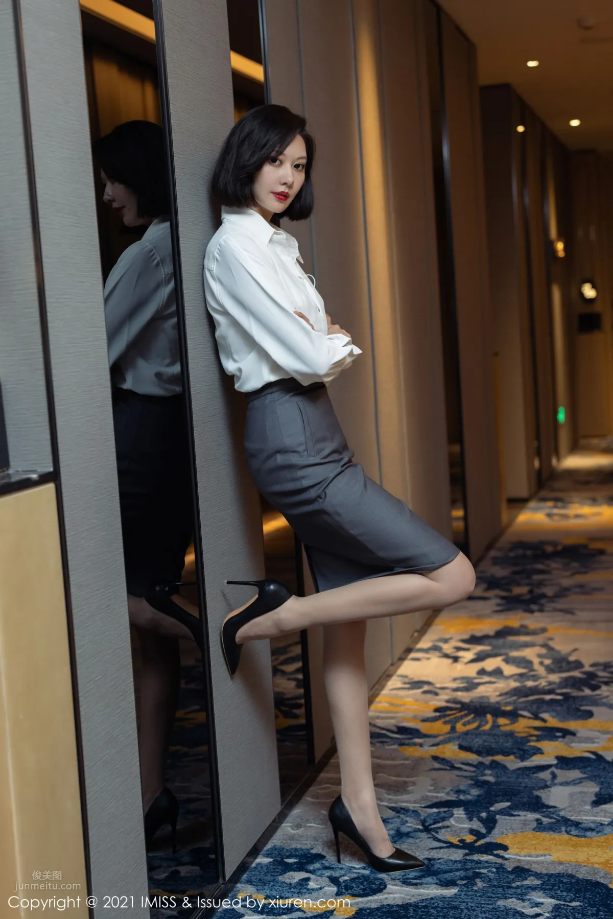 氣質美女藝軒 潔白動人的襯衫 6
