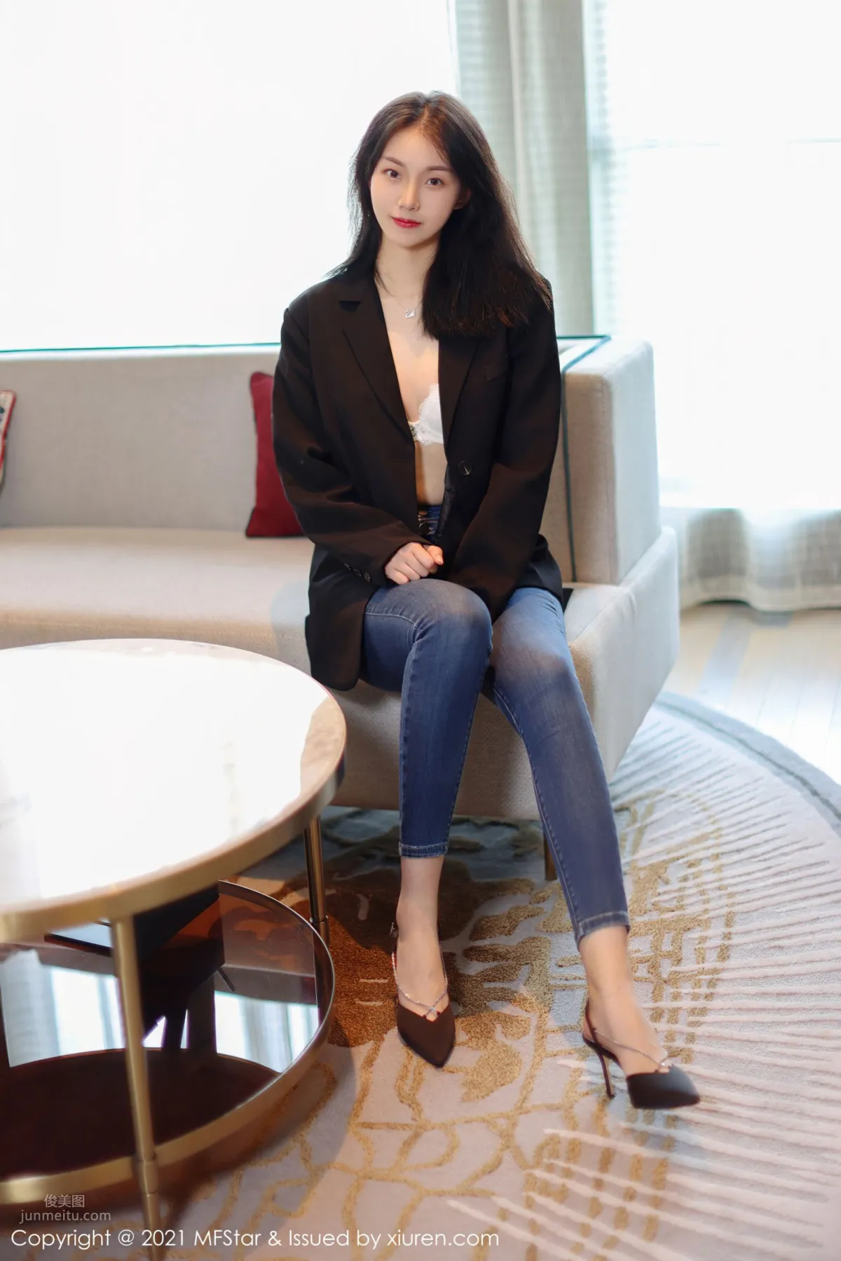 新人模特一顆甜蛋黃 幹練大氣西裝牛仔褲 10