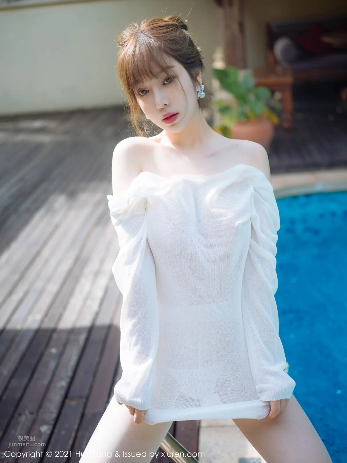 成熟女神王雨純 潔白輕盈的毛衣 20