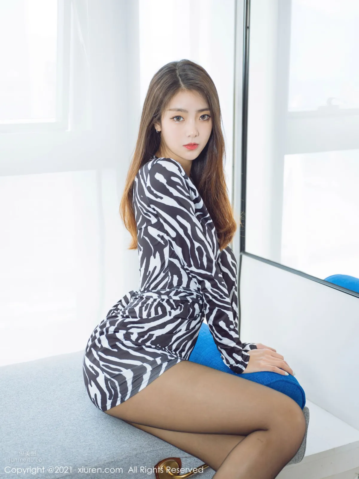 清纯美女可樂Vicky 斑纹短裙狂野气息_4
