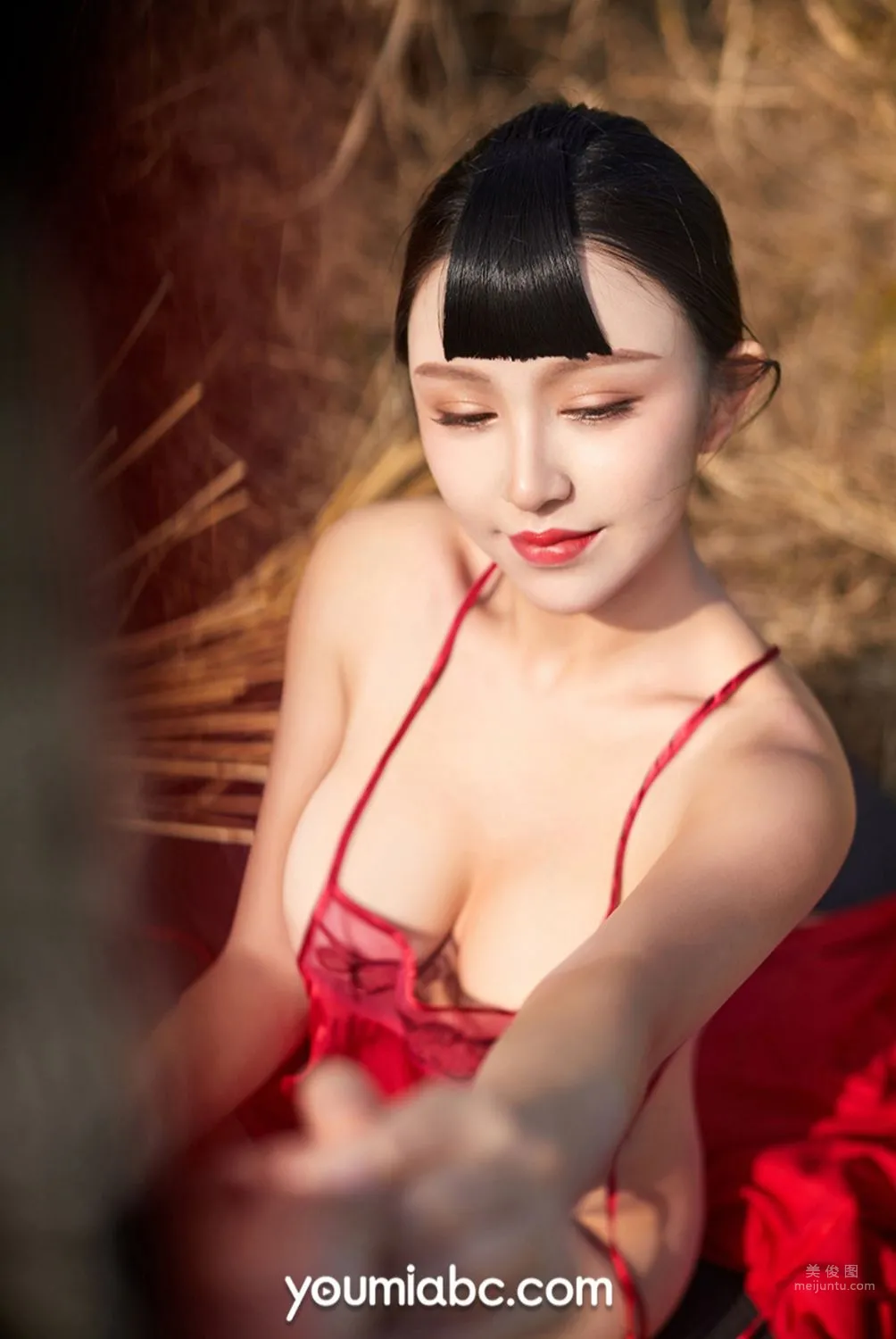 [YouMi尤蜜] 2022.01.01 黃土地，紅肚兜 38
