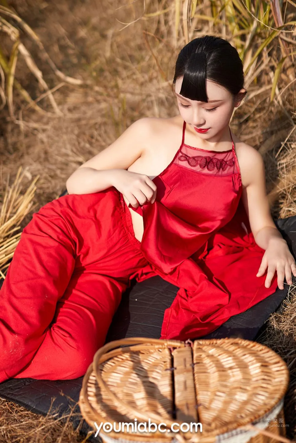 [YouMi尤蜜] 2022.01.01 黃土地，紅肚兜 25