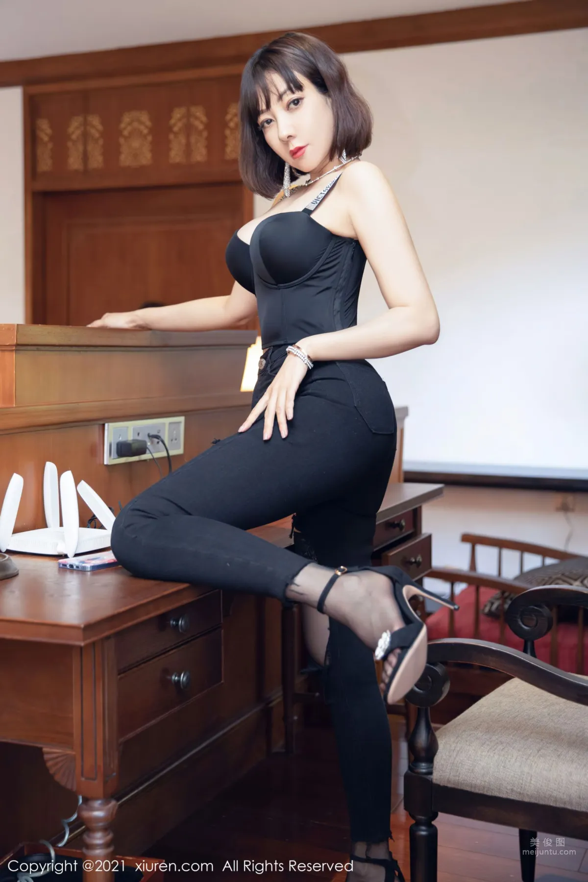 [XiuRen] 2021.11.30 No.4277 果兒Victoria 4