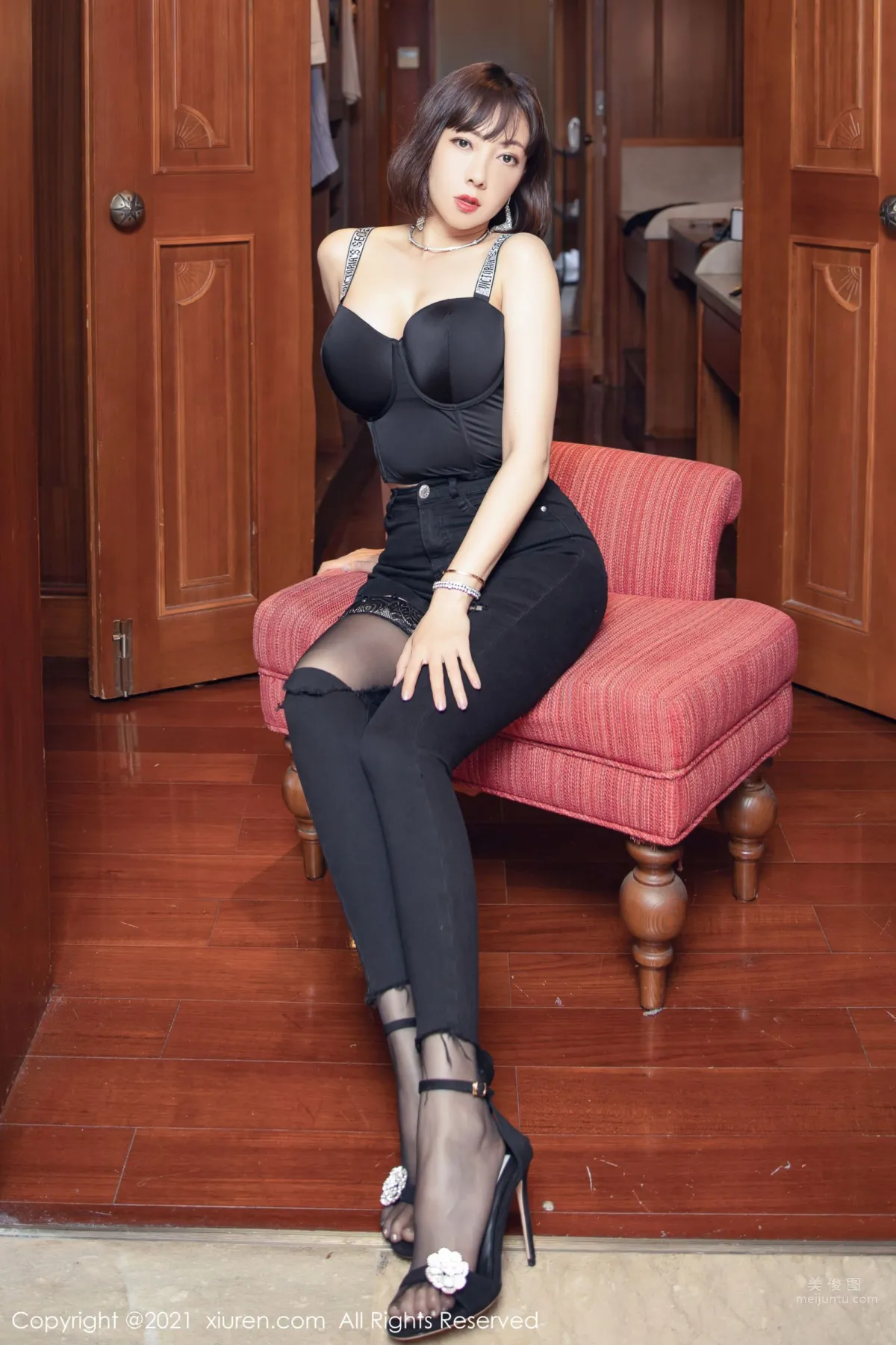 [XiuRen] 2021.11.30 No.4277 果兒Victoria 1