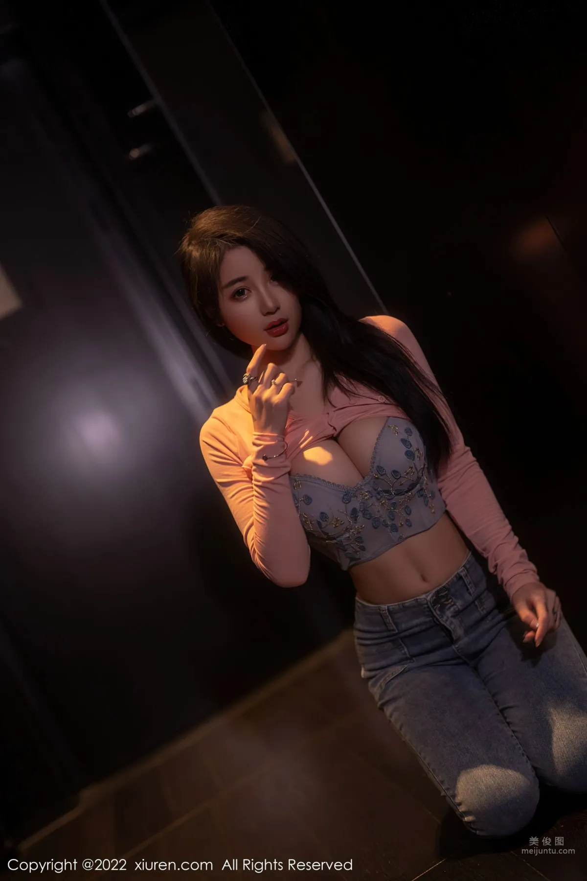 [XiuRen] 2022.08.29 No.5506 美七 Mia 7