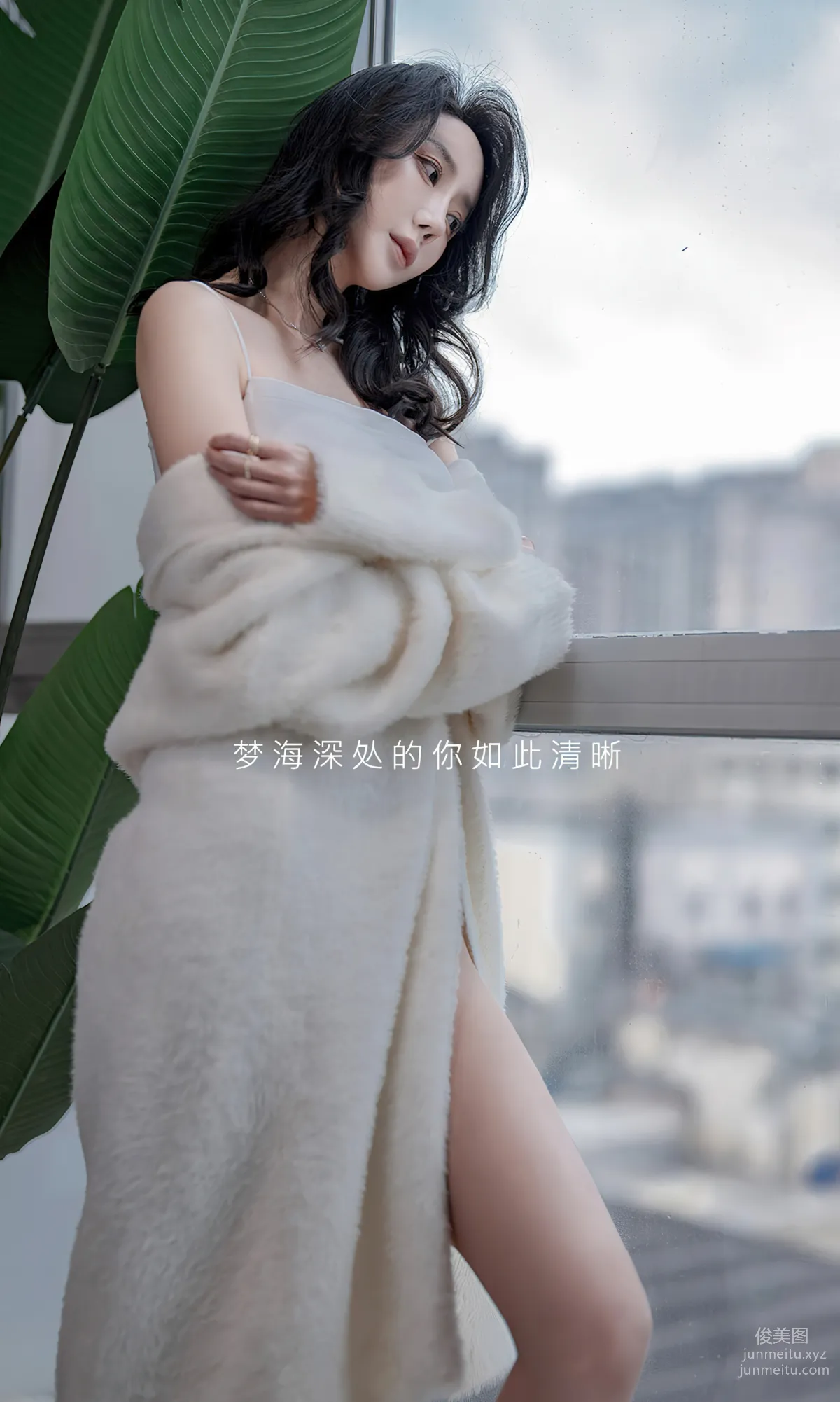 [Ugirls尤果網] 愛尤物專輯 2023.05.29 No.2615 夢海深處 模特合輯何周周 2