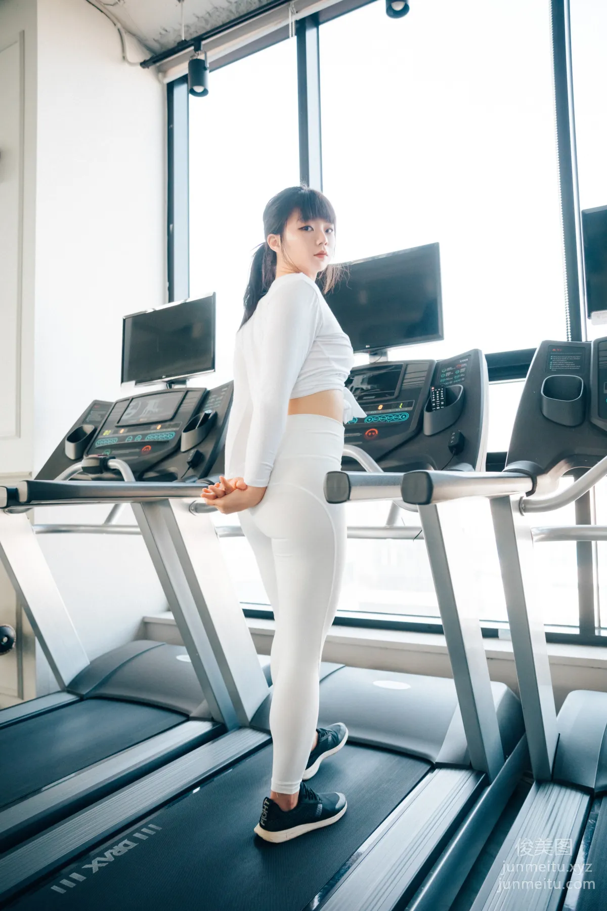 052.[Loozy] Kissme - Strip Fitness + Video [85P] 12