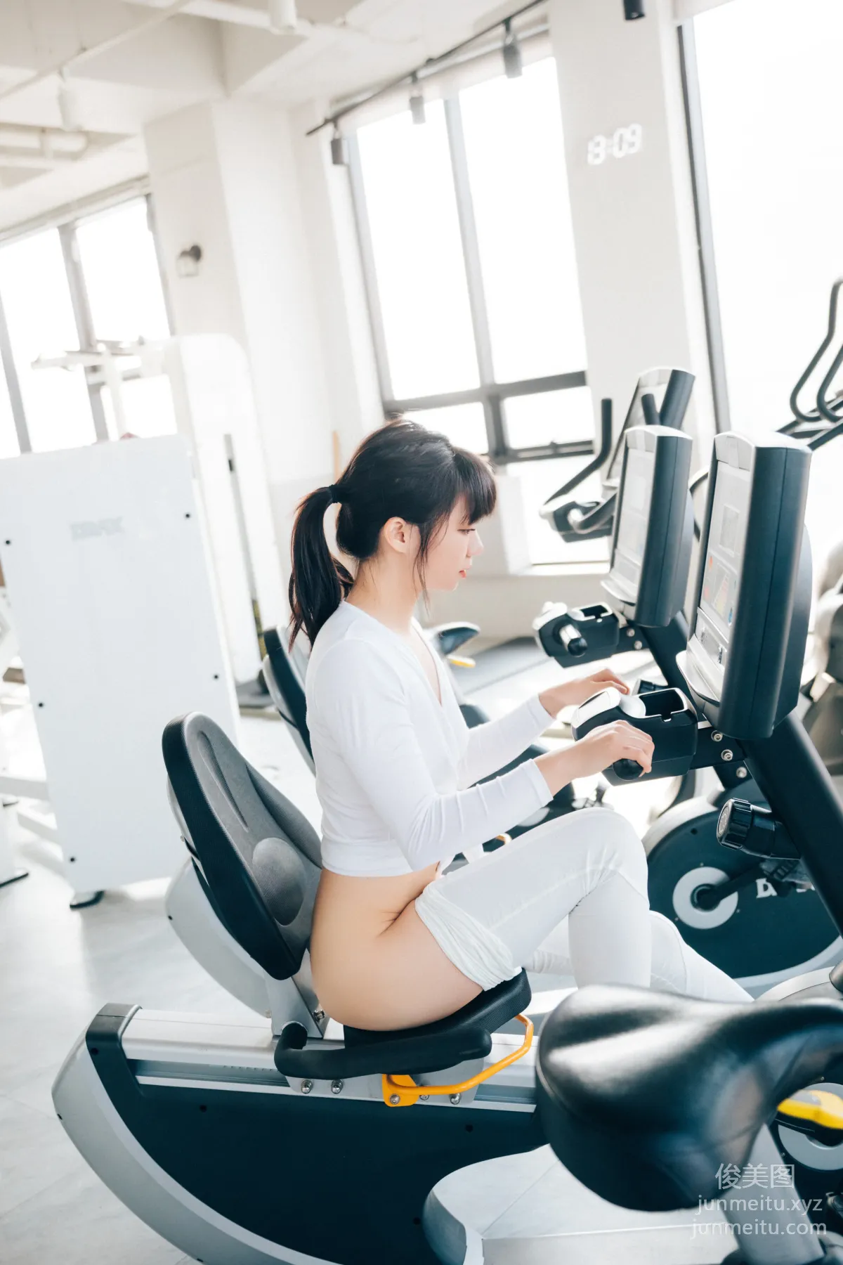 052.[Loozy] Kissme - Strip Fitness + Video [85P] 26