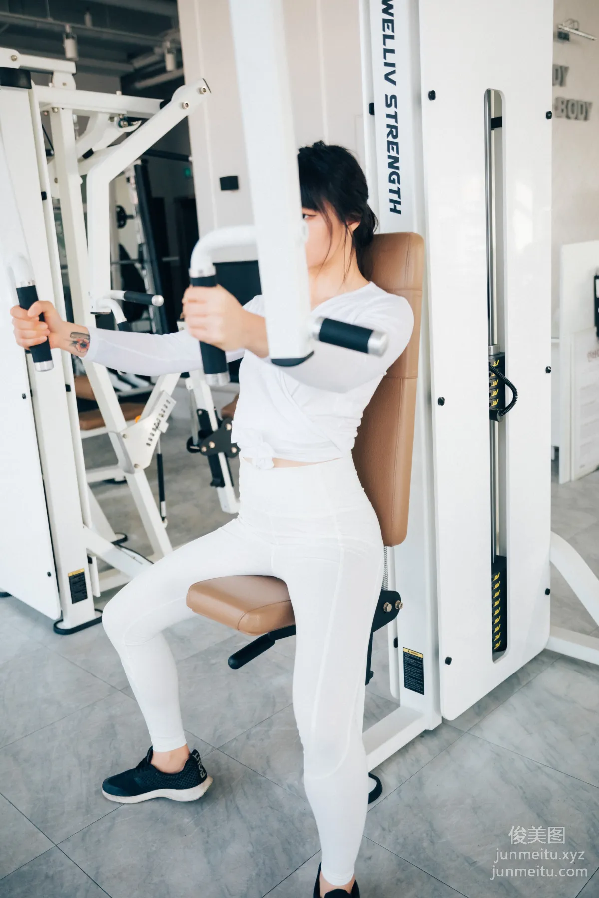 052.[Loozy] Kissme - Strip Fitness + Video [85P] 33