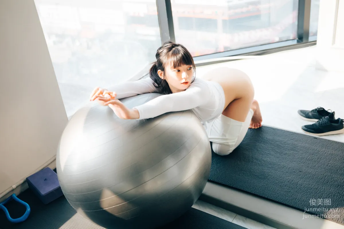 052.[Loozy] Kissme - Strip Fitness + Video [85P] 52
