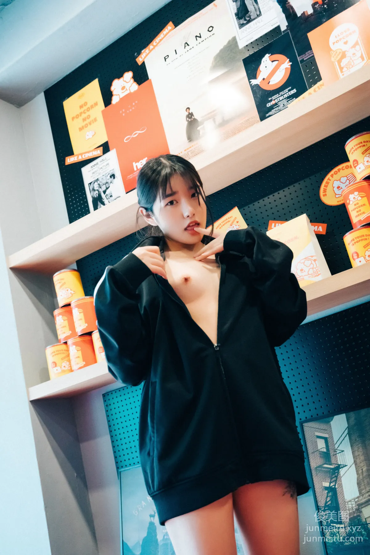 065.[Loozy] Sonson (손손) - Cinema girl_S.ver [123P] 84