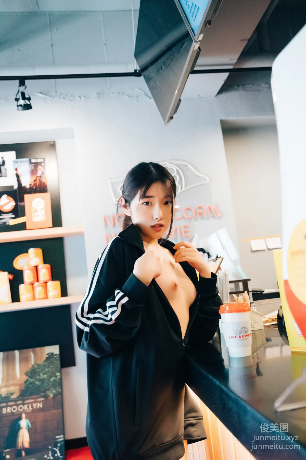 065.[Loozy] Sonson (손손) - Cinema girl_S.ver [123P] 85