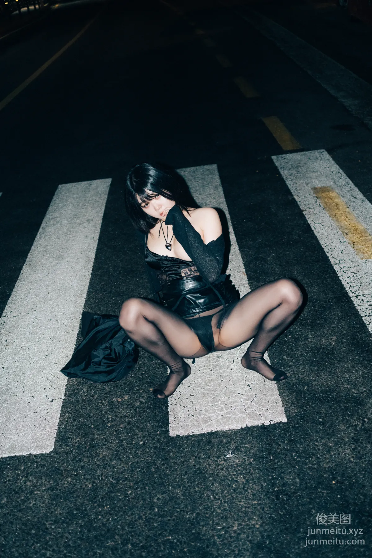 104.[Loozy] Zia (지아) - XXX At Night Road[161P] 25