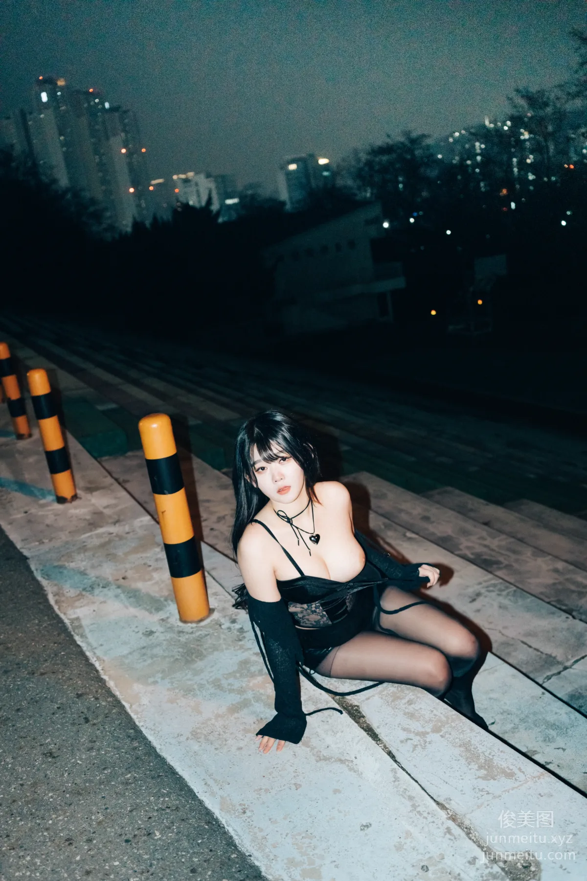 104.[Loozy] Zia (지아) - XXX At Night Road[161P] 34