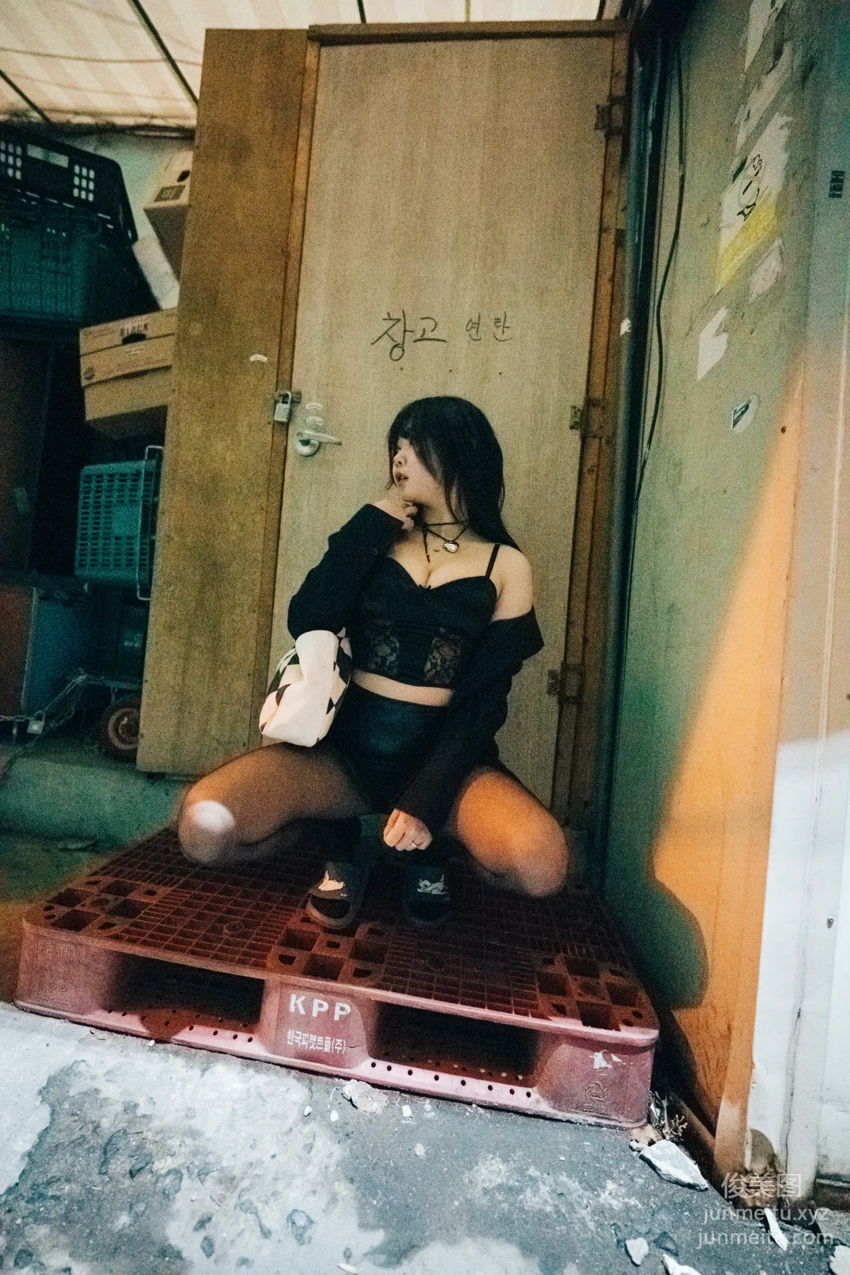 104.[Loozy] Zia (지아) - XXX At Night Road[161P] 151