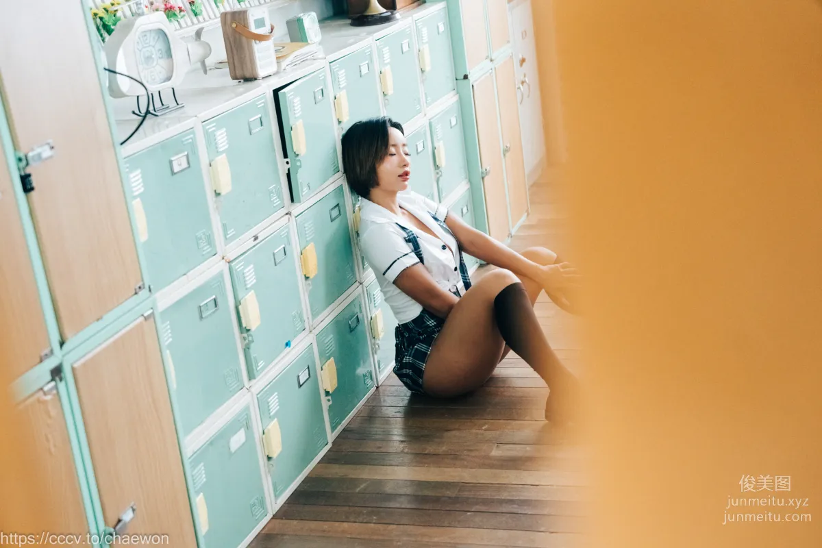 132.[Loozy] Booty Queen - Gal In A Shool Warehouse[196P] 39