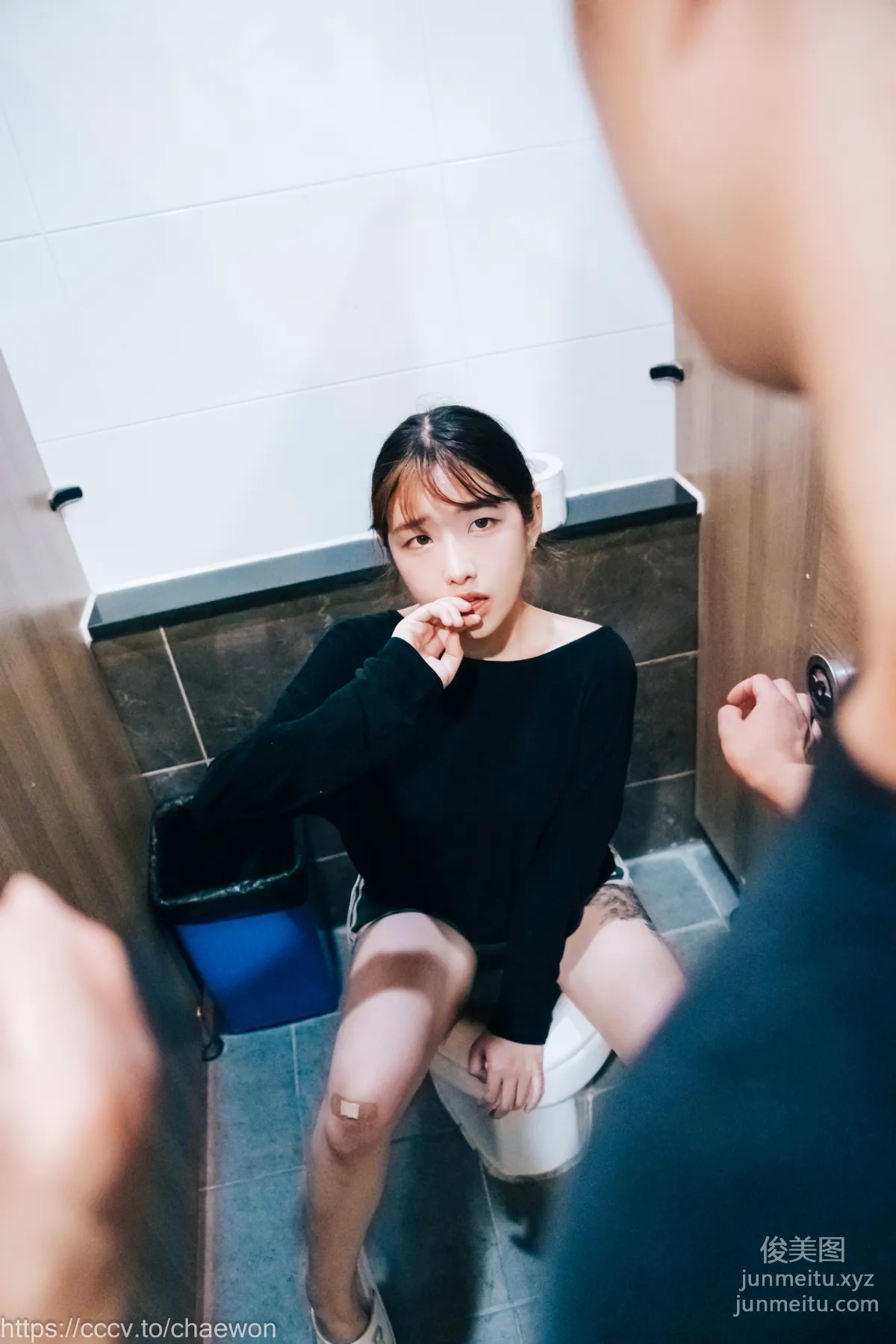 140.[Loozy] SonSon (손손) - Public Toilet - part 01[157P] 70