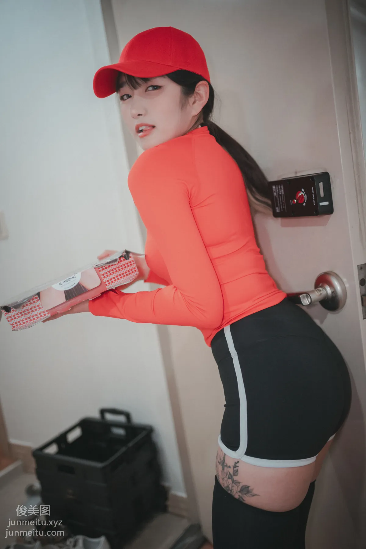 198.[DJAWA] SonSon - Pizza Girl[111P] 38