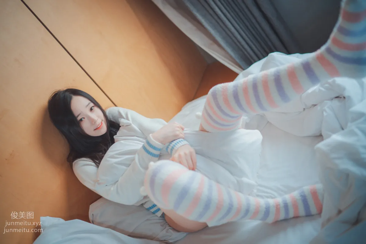 212.[DJAWA] Bambi - Homebody Girl[50P] 22