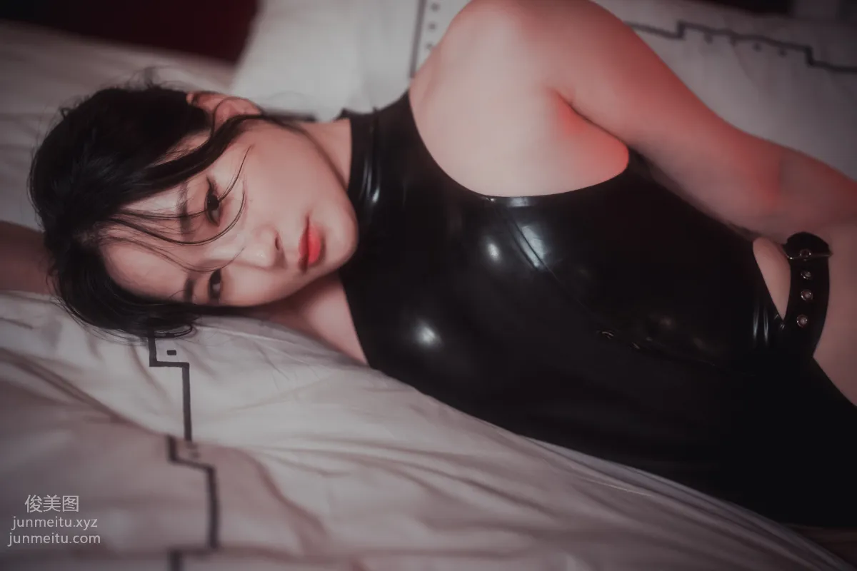 319.DJAWA Photo – PIA (피아) Cling to Latex [143P] 82